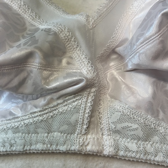 Playtex Style 4693 White Wirefree Bra in Size 42C. Wide Straps. EUC. - Picture 2 of 4